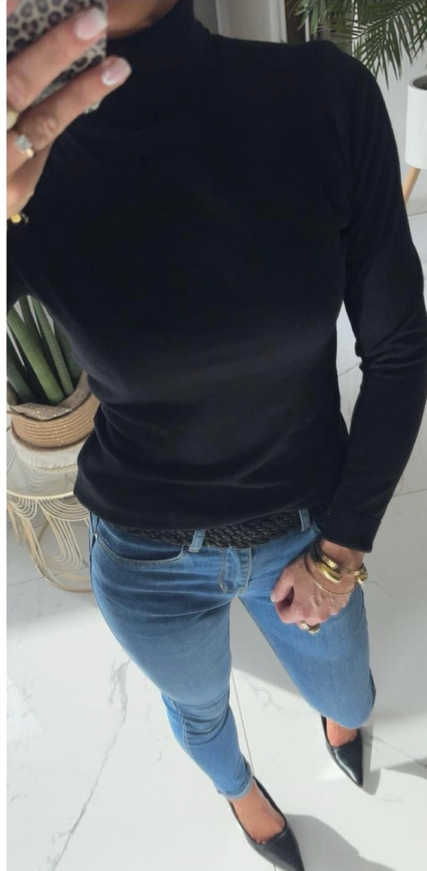 Pull col roulé noir