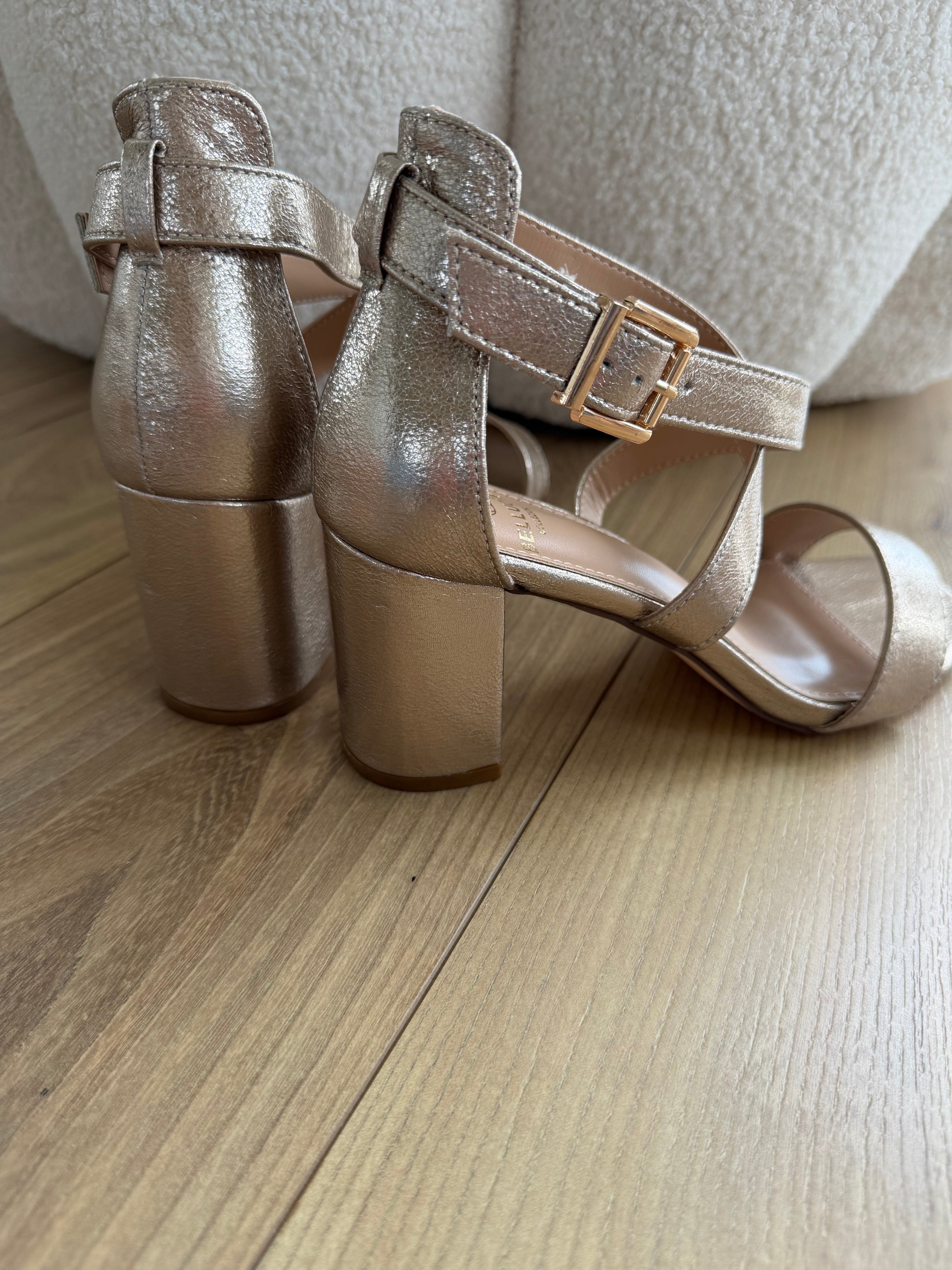 Sandales à talons
