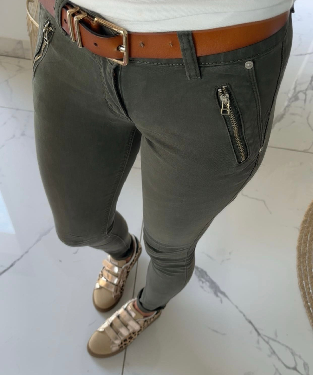 Skinny kaki