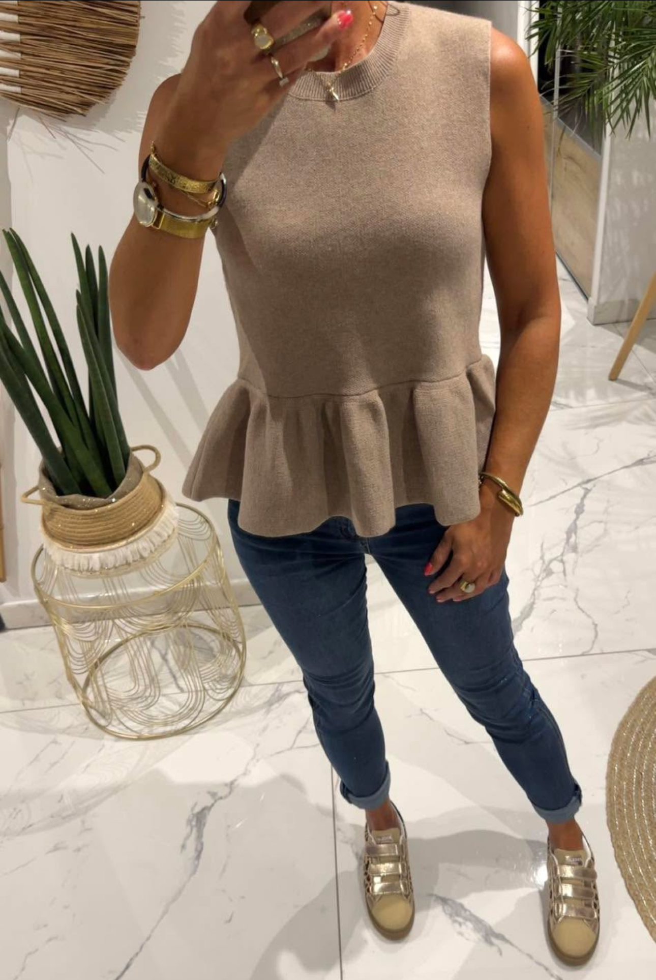 Pull taupe sans manches
